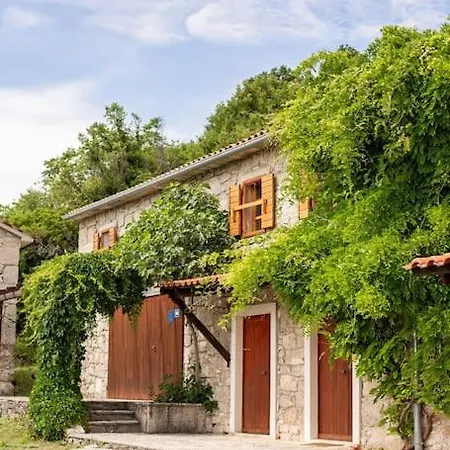 Villa Millefoglie, A Century-old Stone House Nestled In A Nature Park *